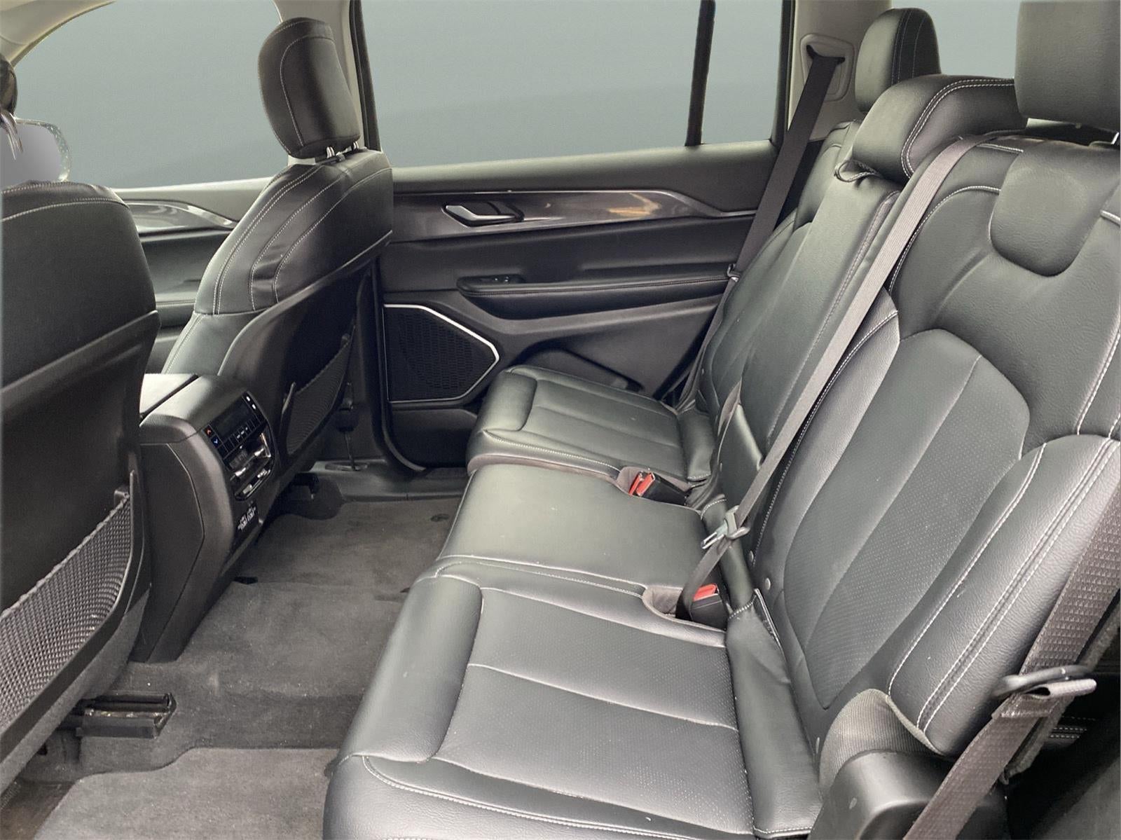 2022 Jeep Grand Cherokee L Laredo