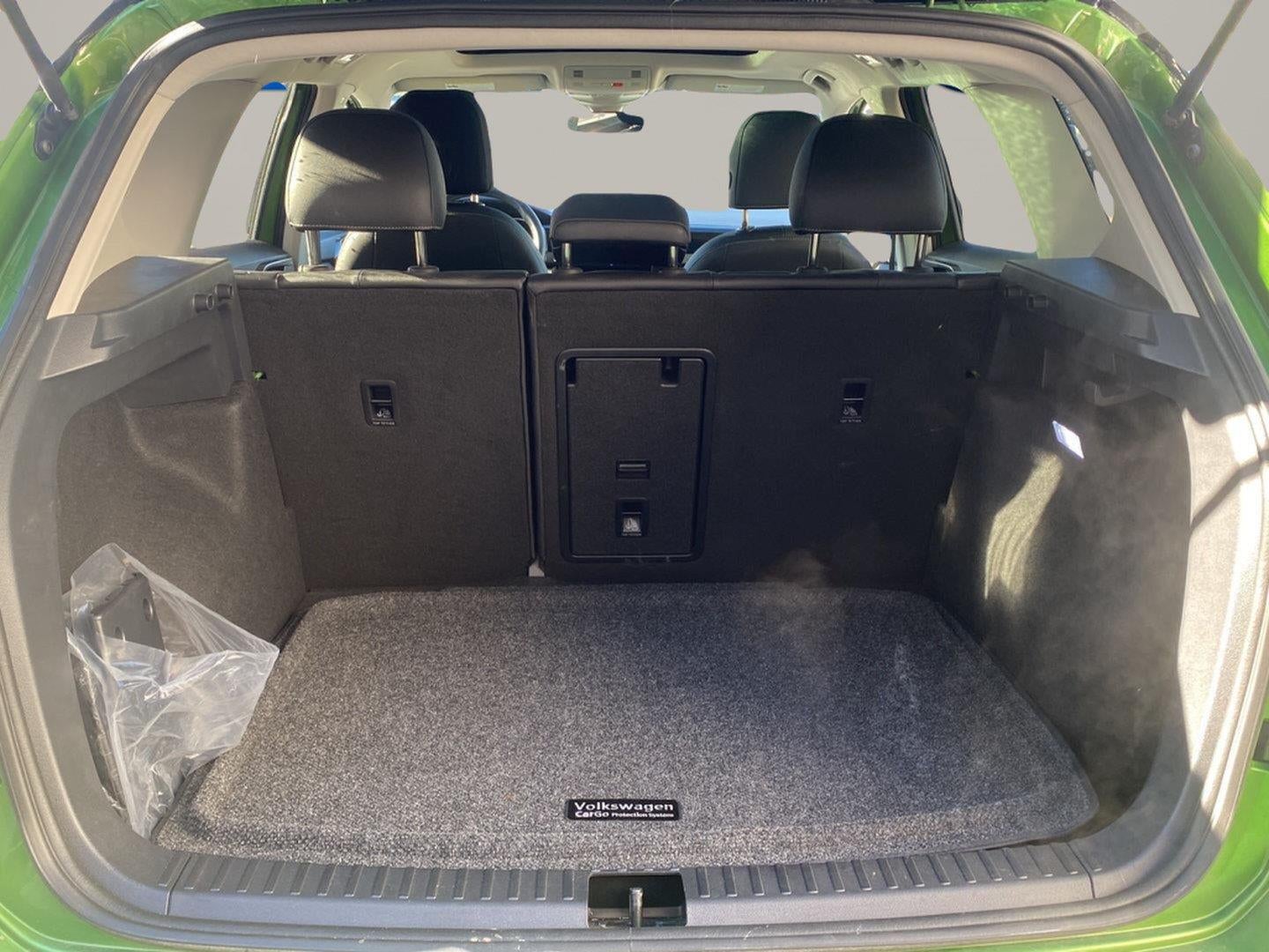 2025 Volkswagen Taos SE Black