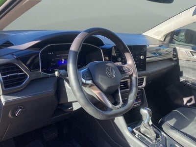 2025 Volkswagen Taos SE Black