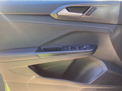 2025 Volkswagen Taos SE Black
