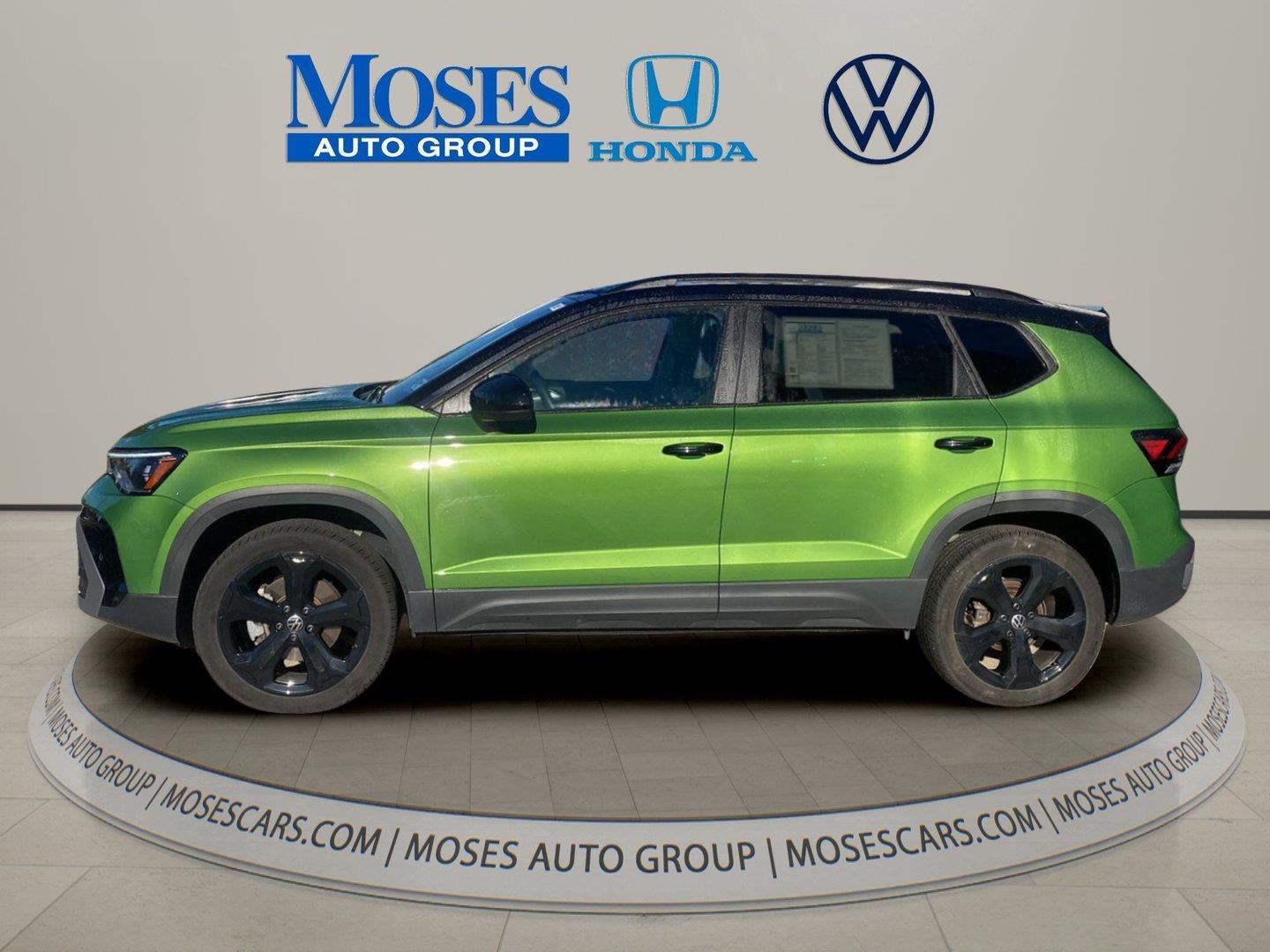 2025 Volkswagen Taos SE Black