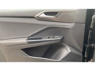 2025 Volkswagen Taos SE Black
