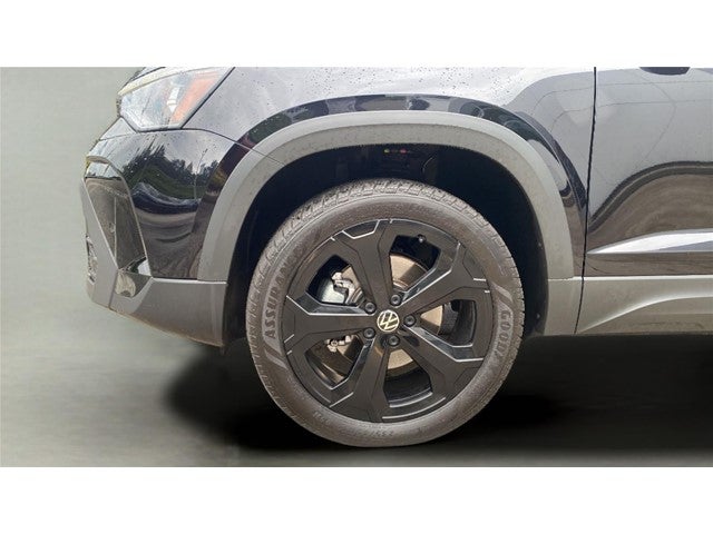 2025 Volkswagen Taos SE Black