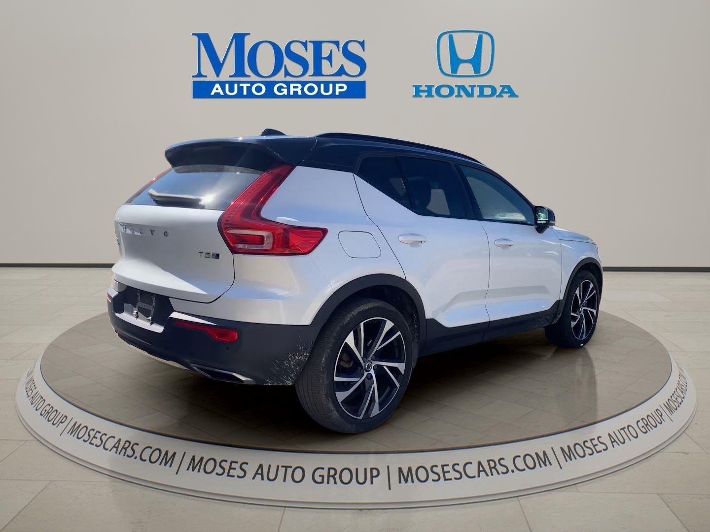 2020 Volvo XC40 R-Design